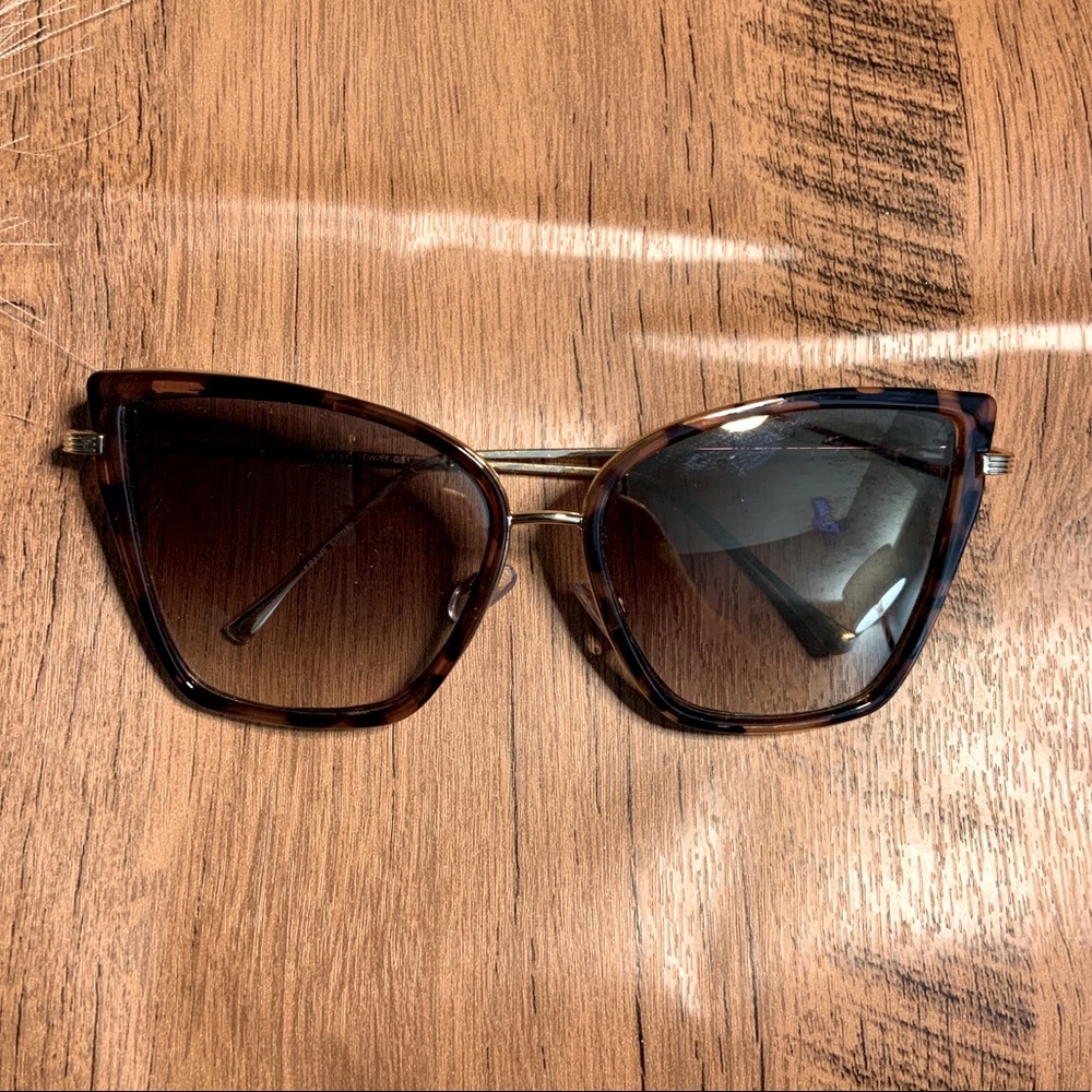 Tortoise Shell Cateye Sunglasses